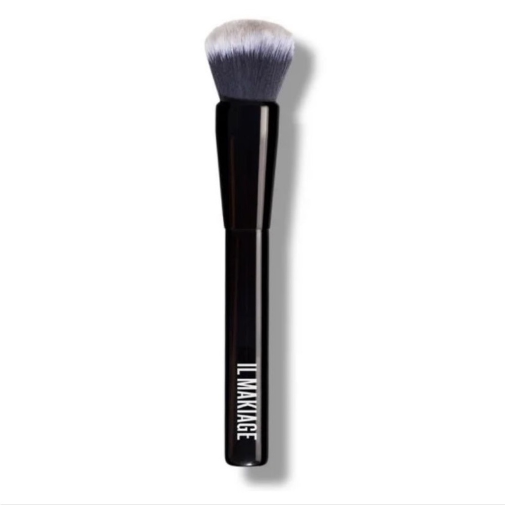IL Makiage blending foundation brush